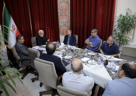 عارف: نظر حاکمیت انجام مذاکره با اقتدار است/ عدم اختلاف میان «میدان» و «دیپلماسی»