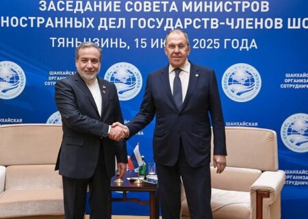 عراقچی و لاوروف بر حل‌وفصل دیپلماتیک مسئله هسته‌ای ایران تاکید کردند