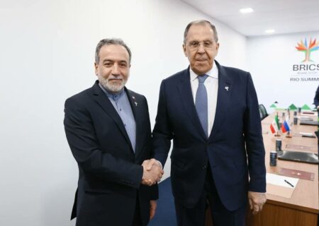 تاکید لاوروف بر حل مساله هسته‌ای ایران از طریق دیپلماسی