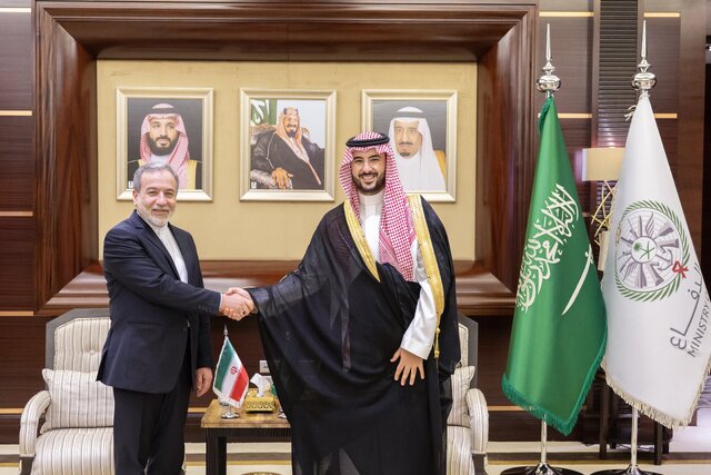 با عراقچی جنبه‌های مختلف همکاری‌های دوجانبه را بررسی کردیم