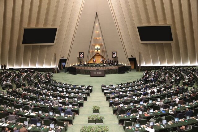 عملکرد یک ساله اجرای برنامه هفتم در جلسه عصر صحن مجلس بررسی می‌شود