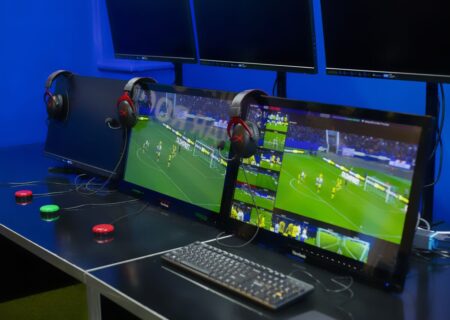 قطعا مشکلات استفاده از VAR کمتر می‌شود