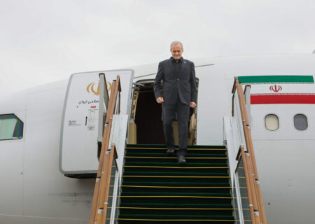 پزشکیان وارد جمهوری آذربایجان شد