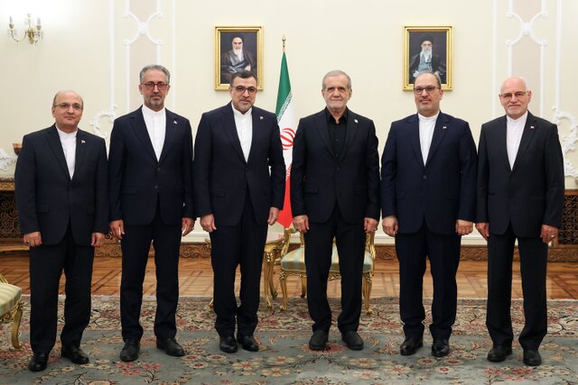 پزشکیان: سفرای ایران تلاش کنند مسیر توسعه روابط را هموار سازند