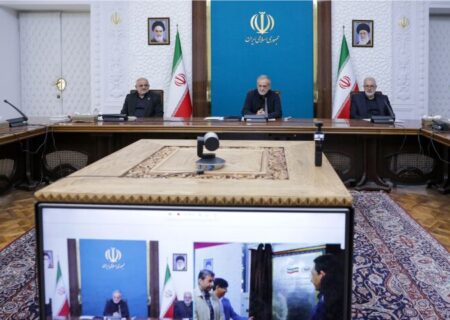 پزشکیان فاز نخست نیروگاه خورشیدی فولاد مبارکه اصفهان را افتتاح کرد