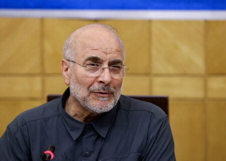 نباید به انسجام ایجاد شده با قلم، زبان و عمل خود خدشه ای وارد کنیم