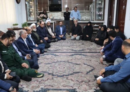 صبر، بصیرت و استقامت خانواده شهدا الگویی برای مسئولان است