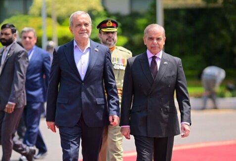 برگزاری مراسم استقبال رسمی از پزشکیان از سوی شهباز شریف