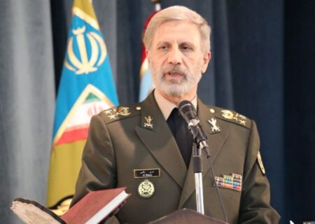 سرلشکرحاتمی: راهی جز قوی شدن نداریم