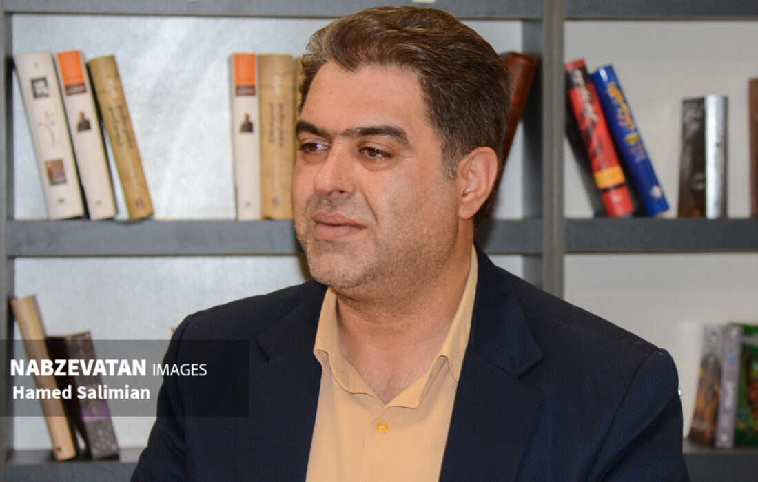 دومینوی تعطیلی کتابفروشی‌ها/سایه سنگین مشکلات معیشتی بر بازار فروشندگان کتاب شهرستان لنجان