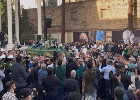 بدرقه باشکوه نگارگر جاودانه ایران تا منزلگاه ابدی در اصفهان