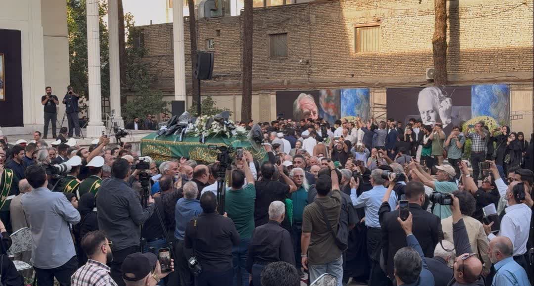 بدرقه باشکوه نگارگر جاودانه ایران تا منزلگاه ابدی در اصفهان