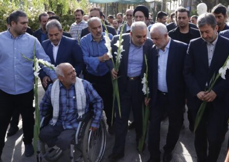 مراسم تجدید میثاق معاون رئیس جمهور با شهدای اصفهان