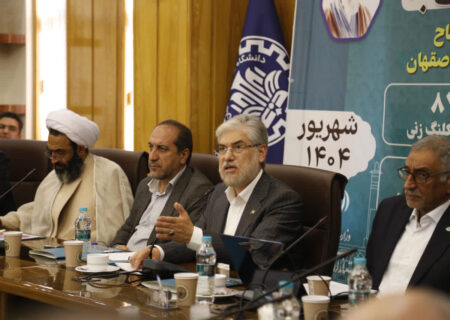 وزیر علوم: بازنگری در دروس دانشگاهی ضروری است