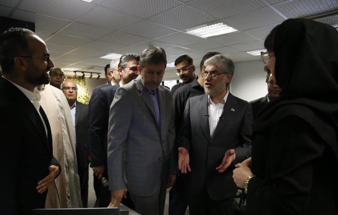 بازدید وزیر علوم از آزمایشگاه صنعت ۴.۰ گروه فولاد مبارکه