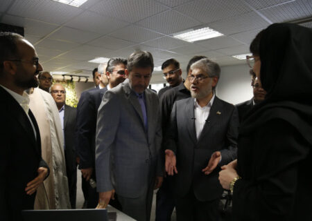 بازدید وزیر علوم از آزمایشگاه صنعت ۴.۰ گروه فولاد مبارکه