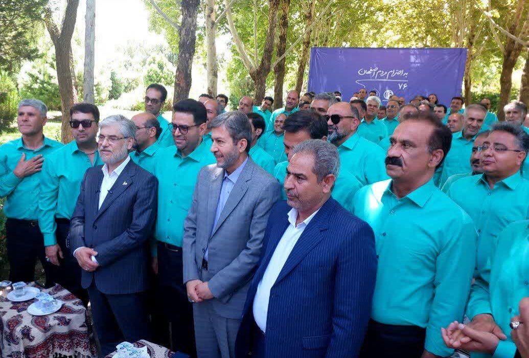 آیین رونمایی از ۱۳۰ دستگاه تاکسی پاک و برقی حملونقل عمومی شهر اصفهان