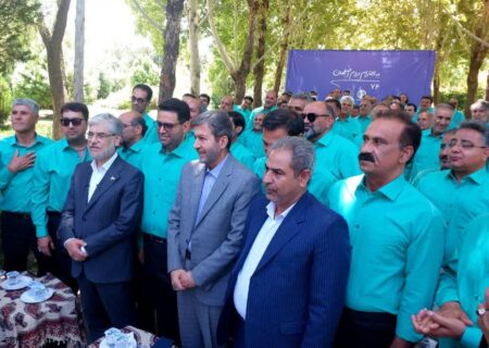 آیین رونمایی از ۱۳۰ دستگاه تاکسی پاک و برقی حمل‌ونقل عمومی شهر اصفهان   