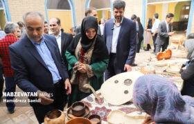 نگارخانه شهرداری زرین شهر بسترهای شکوفایی و معرفی آثار هنرمندان صنایع دستی را فراهم کرد