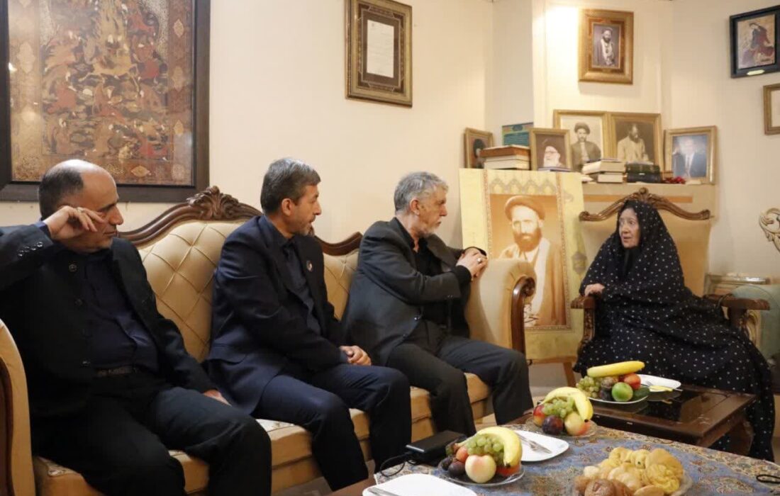 دیدار وزیر فرهنگ و ارشاد و استاندار اصفهان با بانوی پیشکسوت هنر