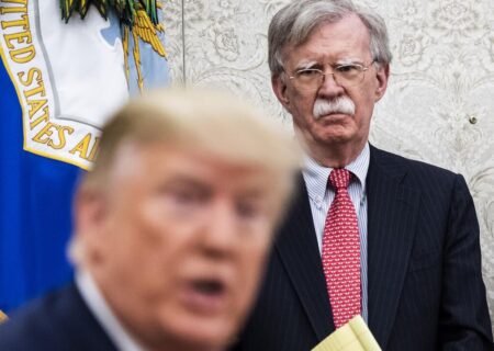 یورش نیروهای اف‌بی‌آی به خانه جان بولتون