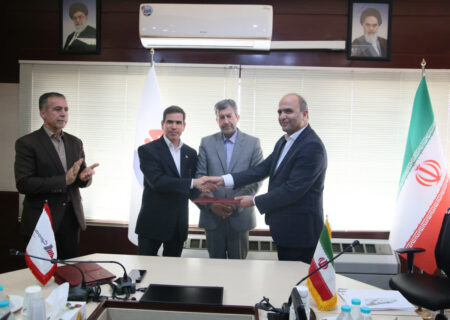 تفاهمنامه سه جانبه برای تامین برق پایدار صنایع اصفهان از نیروگاه جنوب منعقد شد