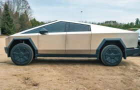 تسلا گرانترین سایبرتراک خود را ۱۵ هزار دلار گرانتر کرد