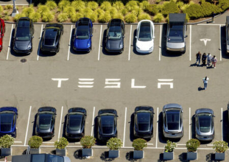 چرا «تسلا» در گزارش تصادفات، آهسته عمل می‌کند