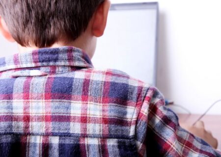 تماشای زیاد صفحه نمایش به قلب نوجوانان آسیب می‌زند