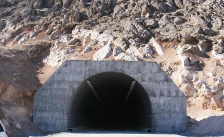 تونل رخ در مسیر شهرکرد به سمت زرین شهر به صورت یک طرفه بازگشایی شد