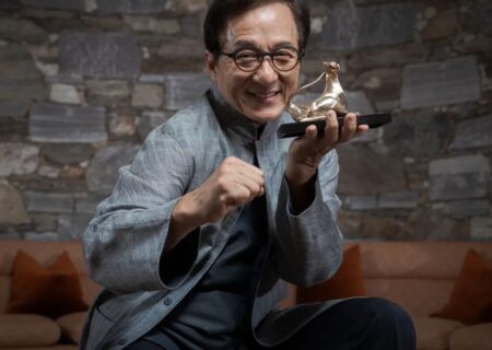 نشان یک عمر فعالیت لوکارنو به جکی‌چان اهد شد