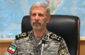 فرمانده کل ارتش: موانع پیش روی پژوهشگران برداشته شود