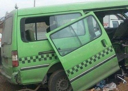 ۱۳ نفر در حادثه واژگونی ون زائران اربعین مصدوم شدند