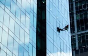 شیشه‌ای که با میدان‌های الکتریکی تمیز می‌شود