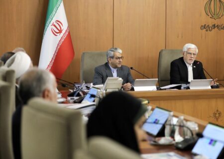 عارف: داوطلب تحریم نیستیم