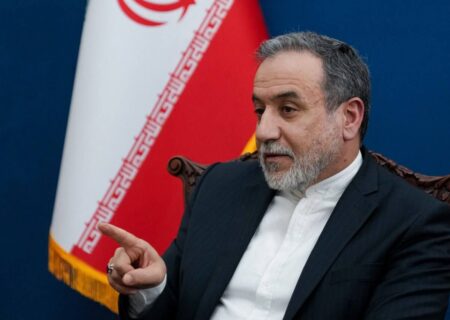 واکنش عراقچی به سکوت غرب در برابر توسعه زرادخانه هسته‌ای رژیم صهیونیستی