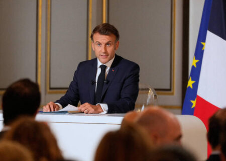 رئیس جمهور فرانسه: ترامپ خواهان توافق آتش‌بس در نشست با پوتین است