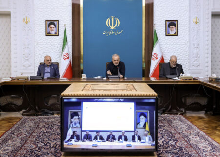 بهره‌برداری و آغاز عملیات اجرایی ۴۲۵ مگاوات نیروگاه خورشیدی کشور با دستور رئیس جمهور