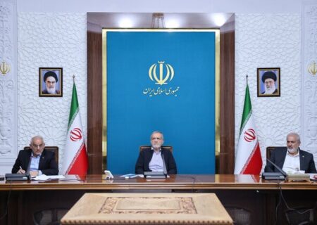 پزشکیان: با مدیریت صحیح منابع، پروژه‌های نیروگاه‌های تجدیدپذیر بدون فشار بر ذخایر ارزی اجرا می‌شوند