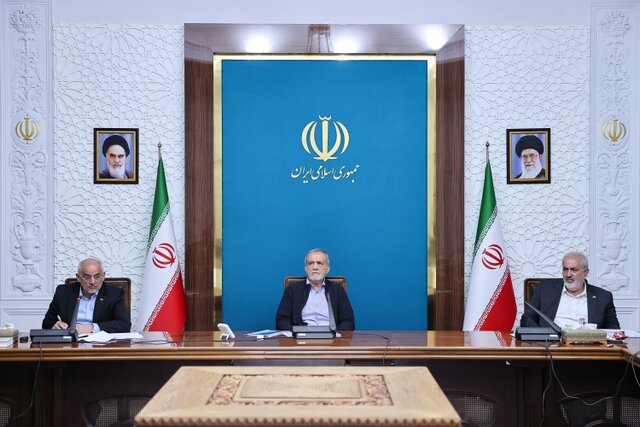 پزشکیان: با مدیریت صحیح منابع، پروژه‌های نیروگاه‌های تجدیدپذیر بدون فشار بر ذخایر ارزی اجرا می‌شوند