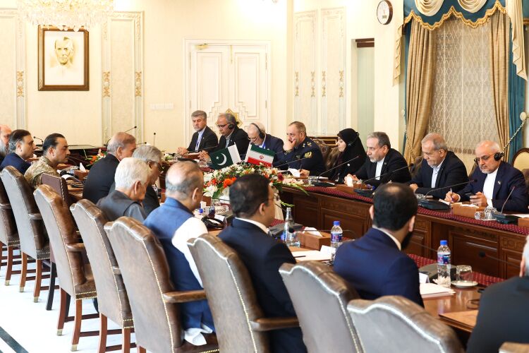 پزشکیان: پاکستان در روزهای سخت، همواره کنار مردم ایران بوده است