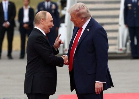 زبان بدن روسای جمهور آمریکا و روسیه در آلاسکا گرم و غیررسمی بود