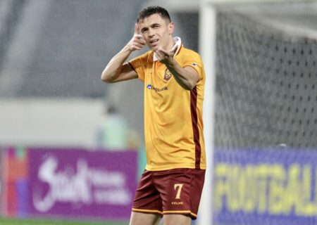 یاسر آسانی آبی‌پوش شد