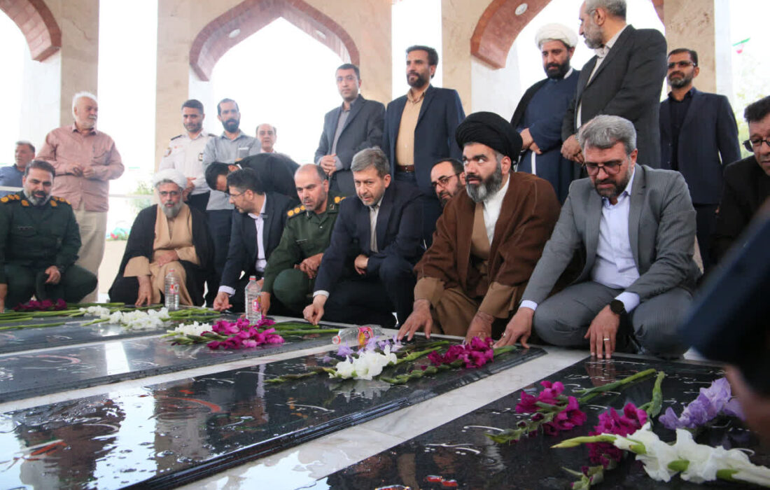 کلنگ یادمان فرهنگی شهدا در بهارستان بر زمین زده شد