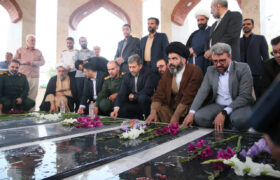 کلنگ یادمان فرهنگی شهدا در بهارستان بر زمین زده شد