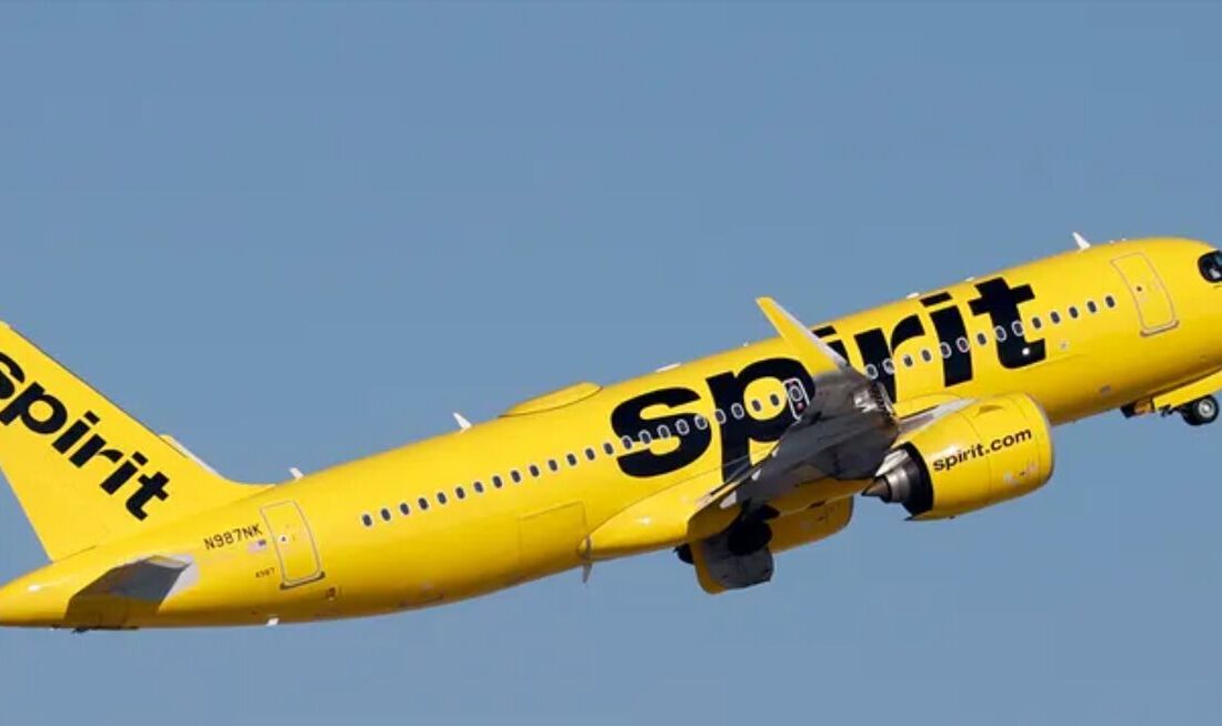 برج مراقبت فرودگاه بوستون هشدار داد