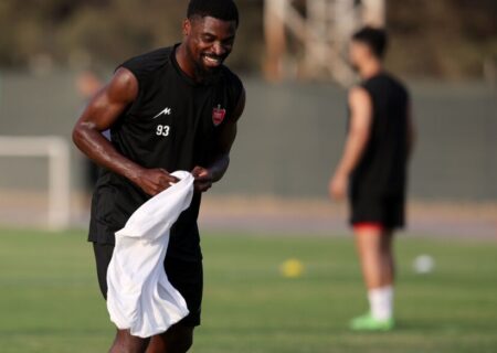 اوریه به پوشیدن پیراهن پرسپولیس واکنش نشان داد