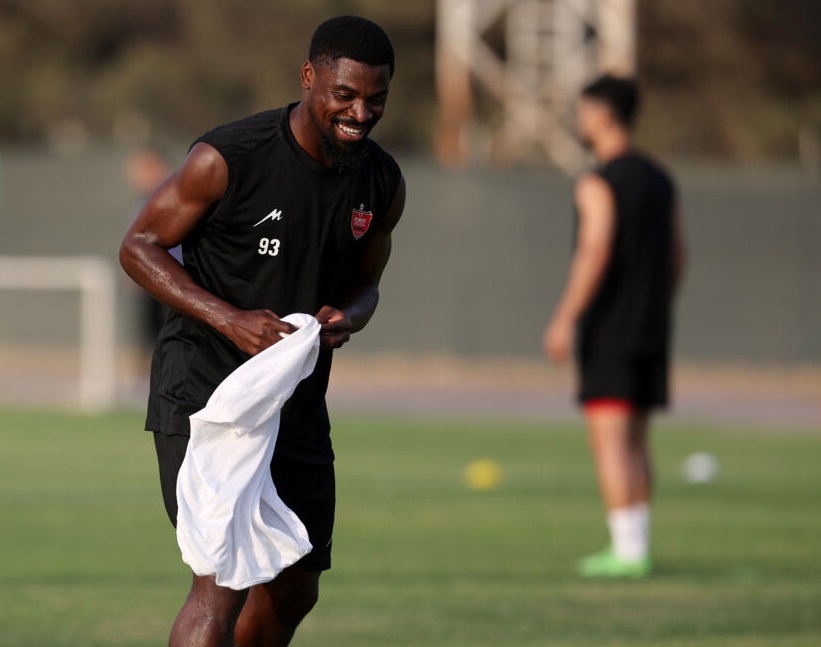 اوریه به پوشیدن پیراهن پرسپولیس واکنش نشان داد