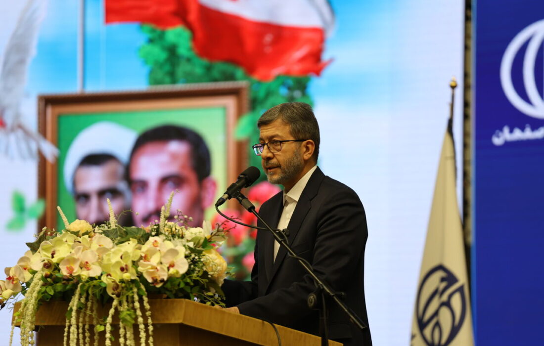 استاندار اصفهان: مدیران باید سبک زندگی خود را با شرایط سخت کشور تطبیق دهند