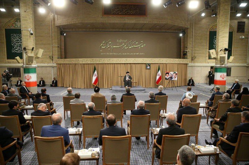 قدردانی ویژه رهبر انقلاب از رئیس جمهور و دولت/ معیشت مردم مهمترین مسئله است